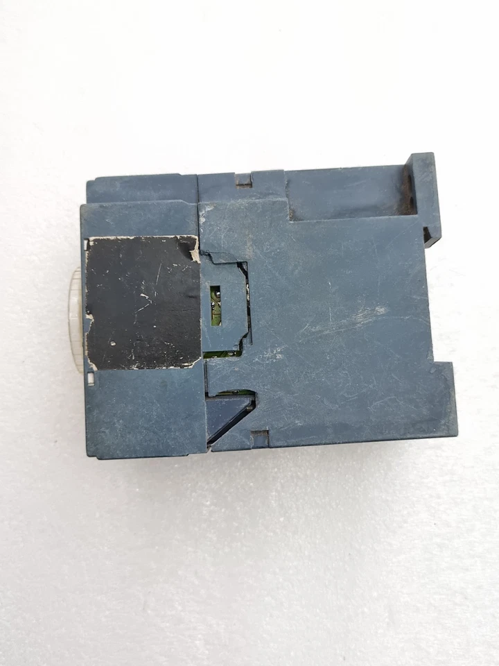 Siemens 7PU4040-3AN20 Timer On Delay 200/240V MADE IN GERMANY (USED)